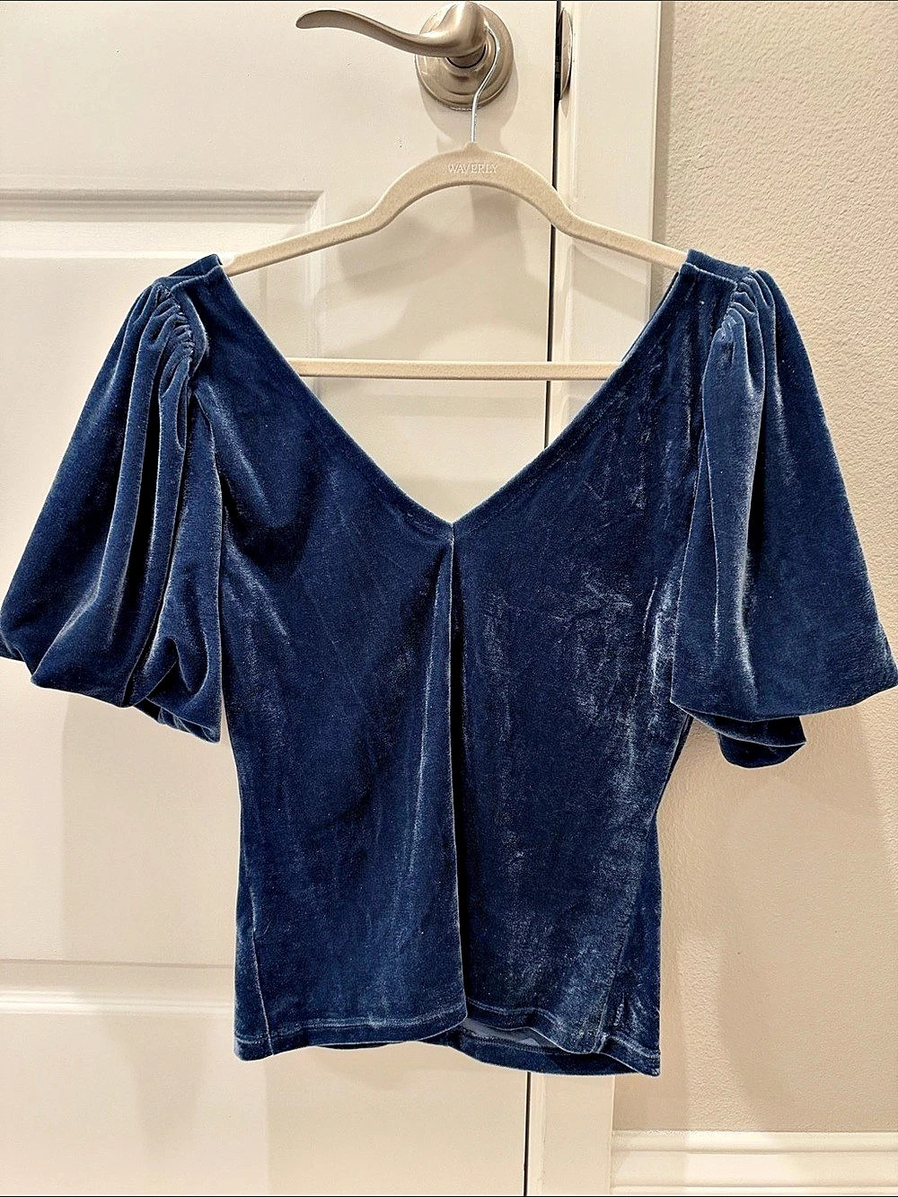 Free People Ruched Velvet Short Sleeve Top in Blue Size Medium Like New - Picture 2 of 4